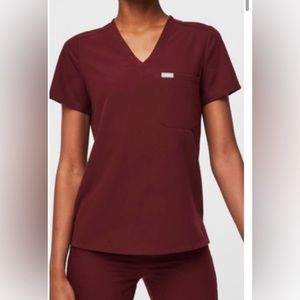 Figs one pocket Catarina scrub top in burgundy xs